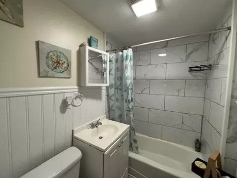 Bath - 524-526 Plainfield St, Springfield, MA 01107 photo 2 of 3