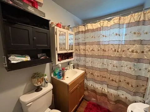 Bath - 524-526 Plainfield St, Springfield, MA 01107 photo 3 of 3