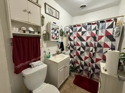 Bath - 524-526 Plainfield St, Springfield, MA 01107 photo 1 of 3
