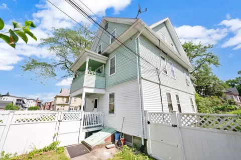 96 Garfield St, Springfield, MA 01108 photo 4