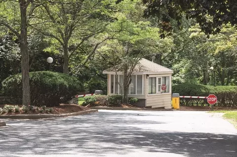 250 Hammond Pond Pkwy #515N, Chestnut Hill, MA 02467