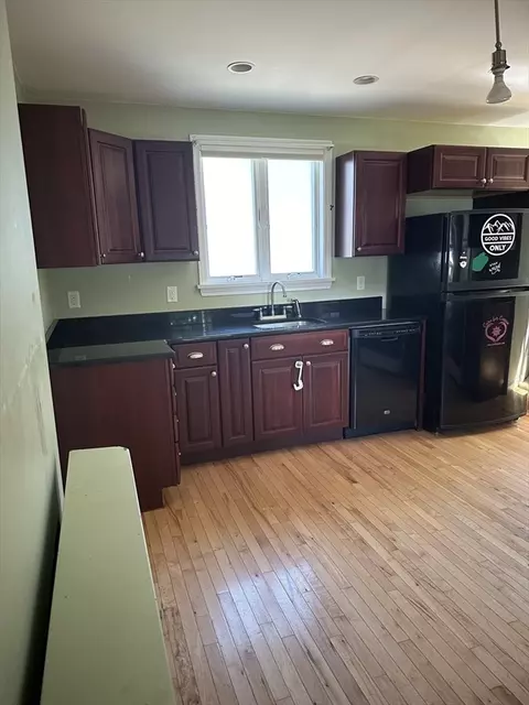 29 School St, Danvers, MA 01923 photo 4