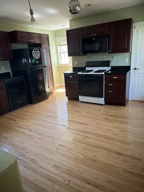 29 School St, Danvers, MA 01923 photo 3