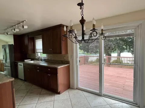 80 Pine Grove St, Springfield, MA 01119 photo 6