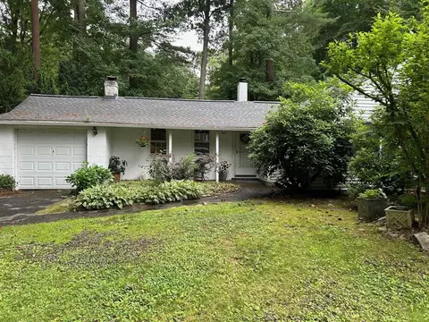 60 Gates St, Framingham, MA 01702