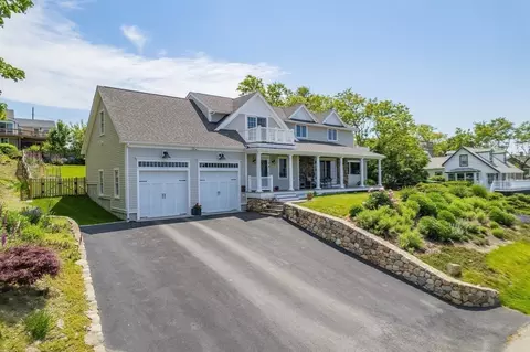14 Holbrook Ave, Hull, MA 02045
