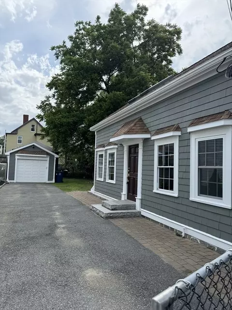 37 Upham St, Salem, MA 01970