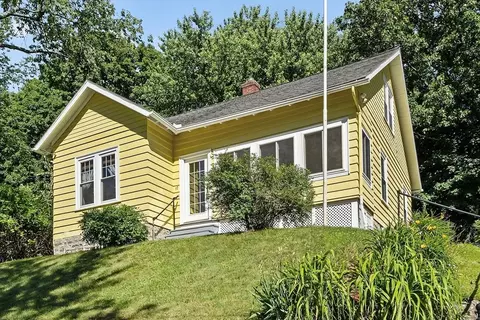 17 Heath St, Worcester, MA 01610