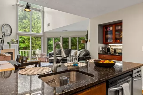 16 Pointe Rok Dr #16, Worcester, MA 01604