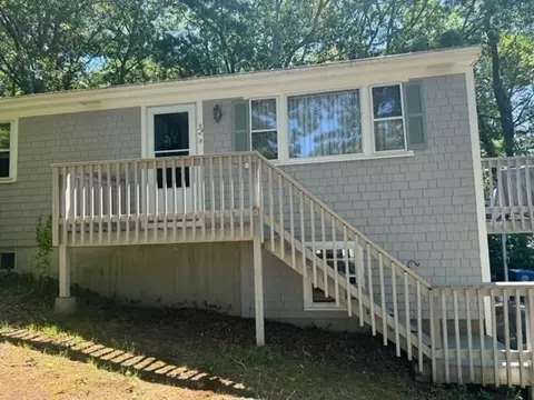52 Edgewater Dr W, Falmouth, MA 02536