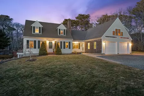 15 Walkerwoods Dr, Harwich, MA 02645