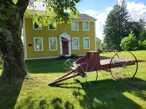 58 Main St, Charlton, MA 01507