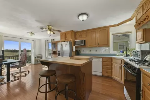 12 Pearl Ave, Revere, MA 02151