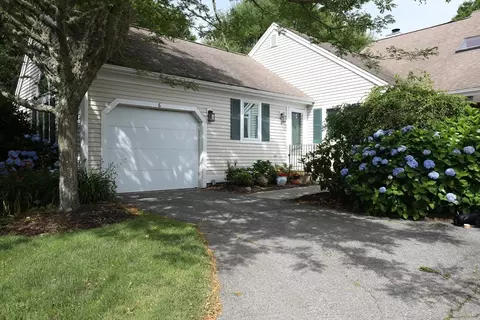 6 Sandview Ter, Mashpee, MA 02649