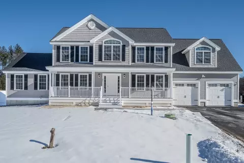 82 Berube Ln #33, Dracut, MA 01826