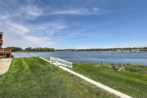 122-124 Riverside, Riverside, RI 02915