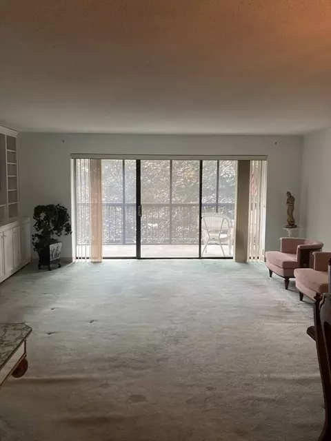 Living - 2 Summit Dr #36, Reading, MA 01867 photo 2 of 3
