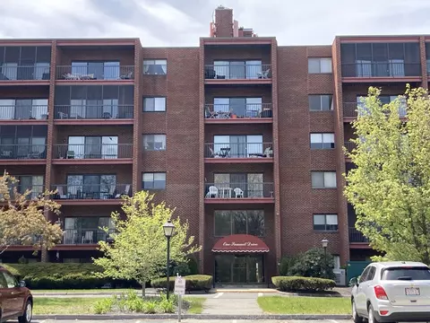 2 Summit Dr #36, Reading, MA 01867