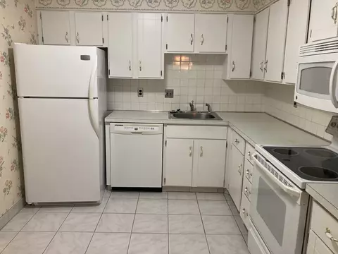 Kitchen - 2 Summit Dr #36, Reading, MA 01867 photo 1 of 1