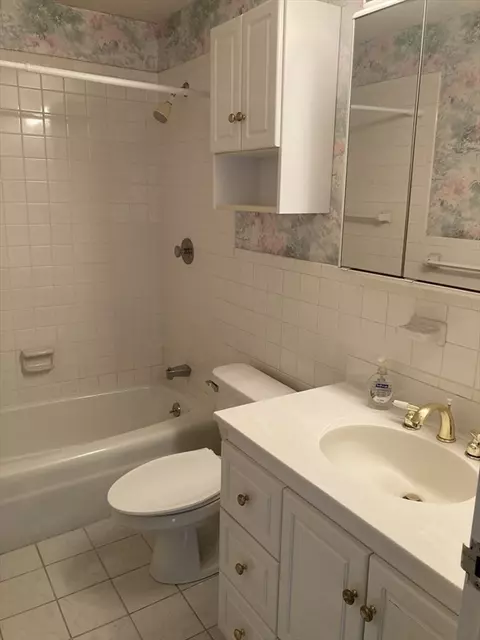 Bath - 2 Summit Dr #36, Reading, MA 01867 photo 2 of 2