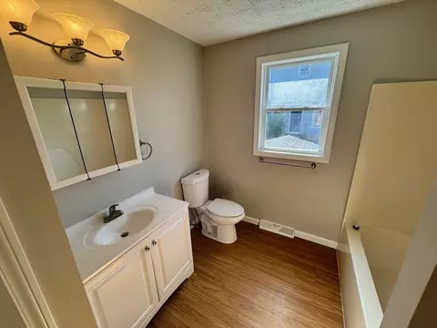 Bath - 982 Rodman St, Fall River, MA 02721 photo 1 of 1