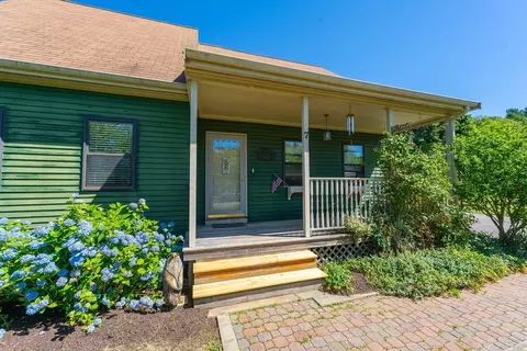 7 Heritage Rd, Acushnet, MA 02743