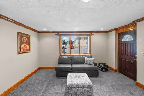 Entry Way - 403 Aetna St, Fall River, MA 02721 photo 6 of 7