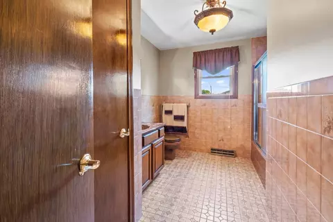 Bath - 403 Aetna St, Fall River, MA 02721 photo 2 of 6