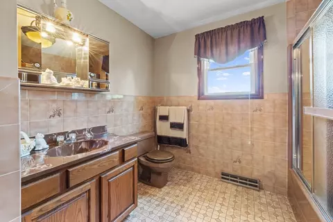 Bath - 403 Aetna St, Fall River, MA 02721 photo 1 of 6