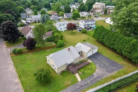 12 Riverview Pkwy, Palmer, MA 01069