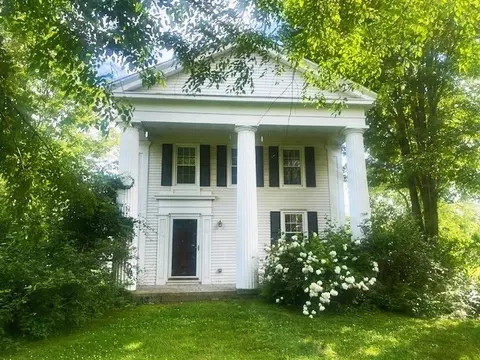 2 Hibbard Ln, Hadley, MA 01035