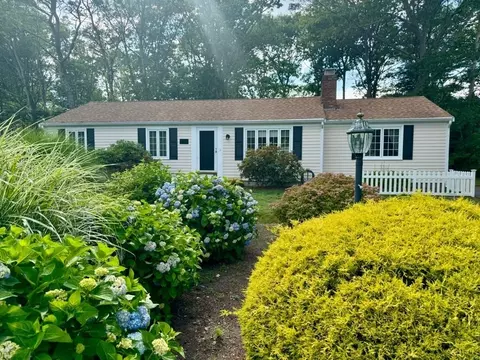 173 Nottingham Dr, Barnstable, MA 02632