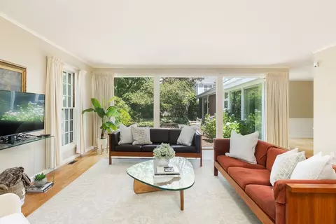 17 Gray Gdns E, Cambridge, MA 02138