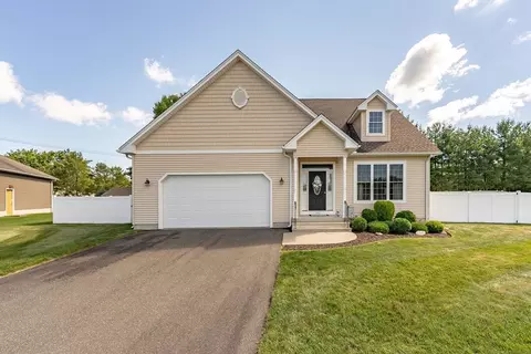 111 Caddyshack Dr, Chicopee, MA 01020