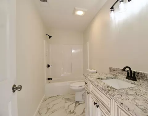 Bath - 30 Leitch St, Springfield, MA 01109 photo 5 of 5