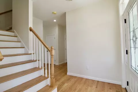 Entry Way - 30 Leitch St, Springfield, MA 01109 photo 2 of 5