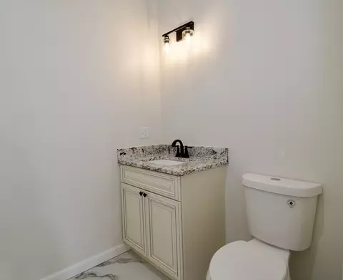 Bath - 30 Leitch St, Springfield, MA 01109 photo 1 of 5