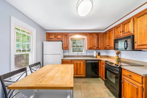 235 Emerson St, Springfield, MA 01118 photo 2