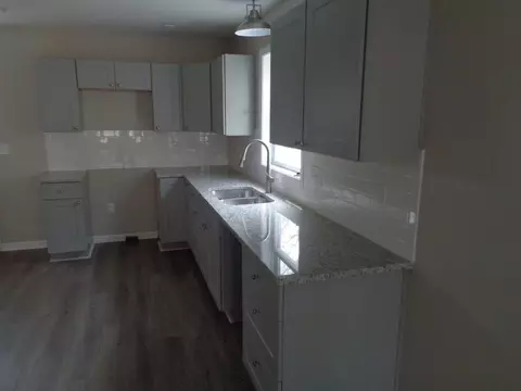 61 63 Nelson Ave, Springfield, MA 01109 photo 17