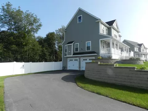 32 Overlook Dr, Danvers, MA 01923 photo 3