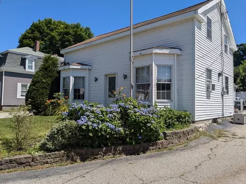 6 Slater St, Webster, MA 01570