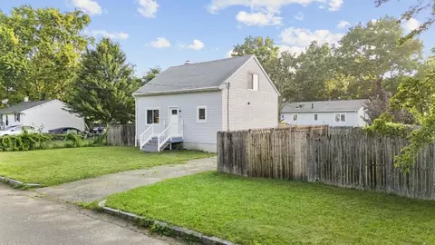 49 Sylvester St, Springfield, MA 01109 photo 2
