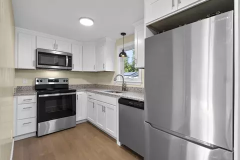 49 Sylvester St, Springfield, MA 01109 photo 9