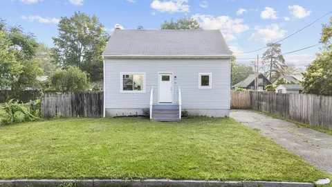 49 Sylvester St, Springfield, MA 01109