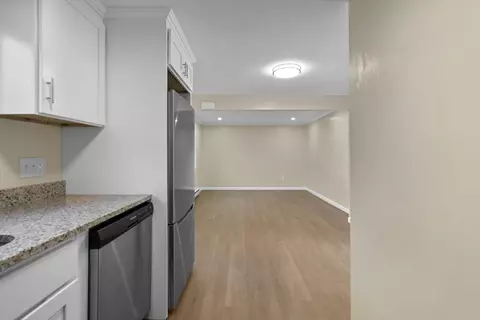 49 Sylvester St, Springfield, MA 01109 photo 10