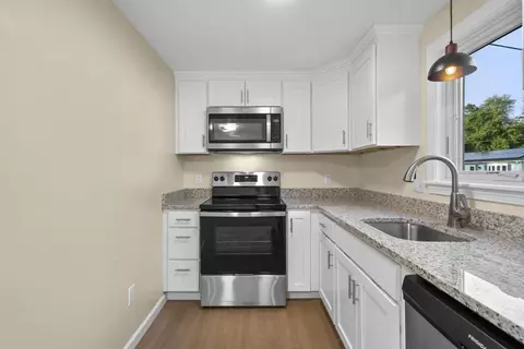 49 Sylvester St, Springfield, MA 01109 photo 8
