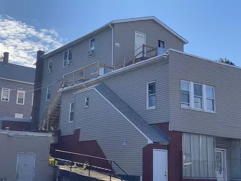 23 Suffolk St, Worcester, MA 01604 photo 2
