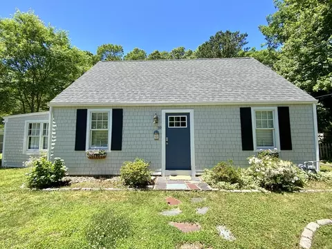 39 Doran Dr, Falmouth, MA 02536
