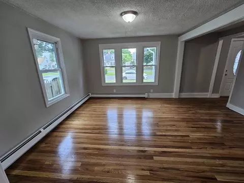 Living - 60 Carew Ter, Springfield, MA 01104 photo 1 of 2