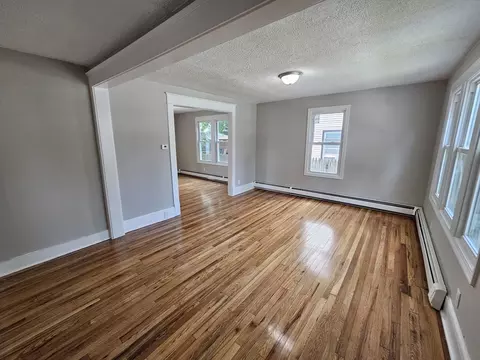 Living - 60 Carew Ter, Springfield, MA 01104 photo 2 of 2